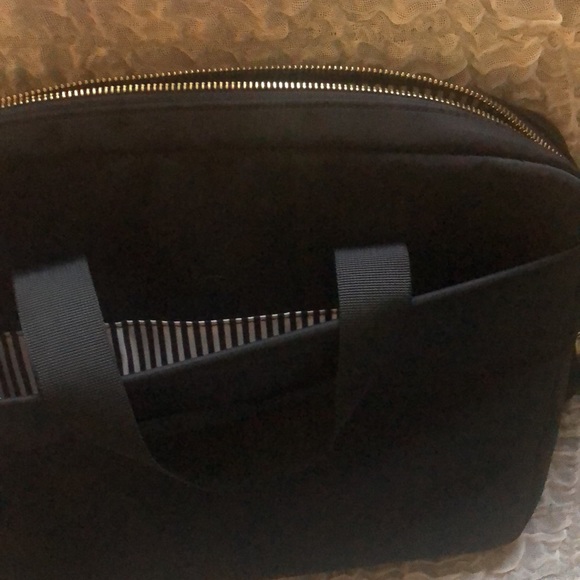 NWOT Kate Spade crossbody iPad / Tablet / Chromebook bag. - Picture 7 of 8